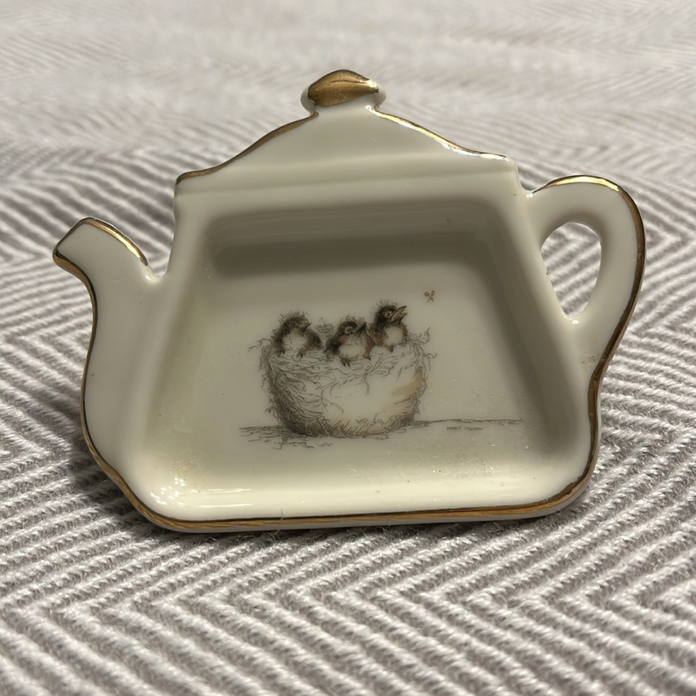 Vintage porcelain teabag dish with baby birds in nest